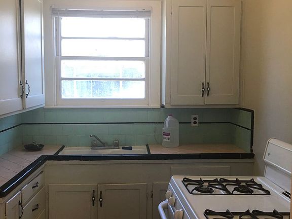 3rd image of 518 H St APT 1-6