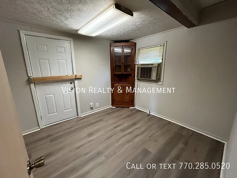 802 Williams St — Photo 6