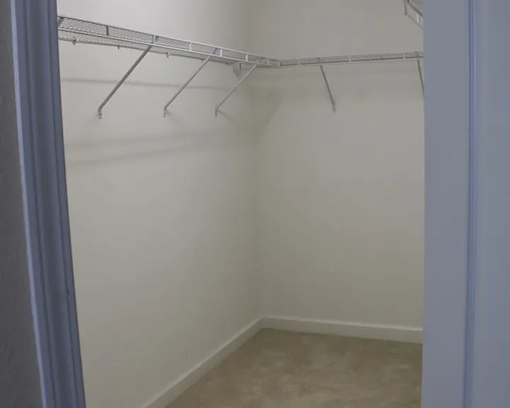 1718 Thetford Cir — Photo 23