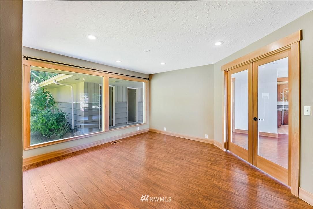 Oak Harbor, WA 98277