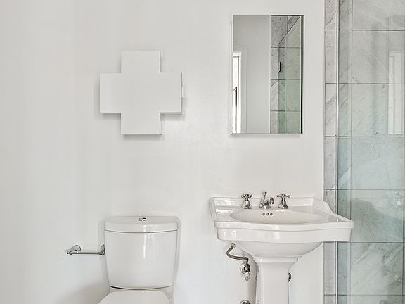 5th image of 225 15th St APT 3A