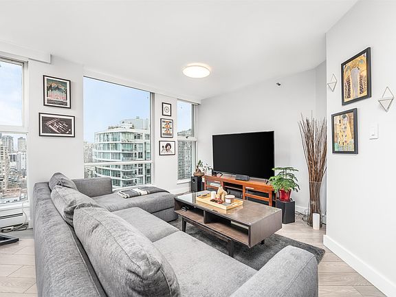 3rd image of 1009 Expo Blvd #3202