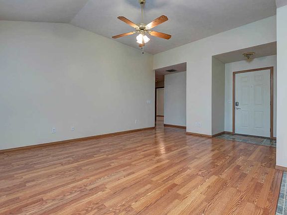 5th image of 1120 N Hutchinson Ave