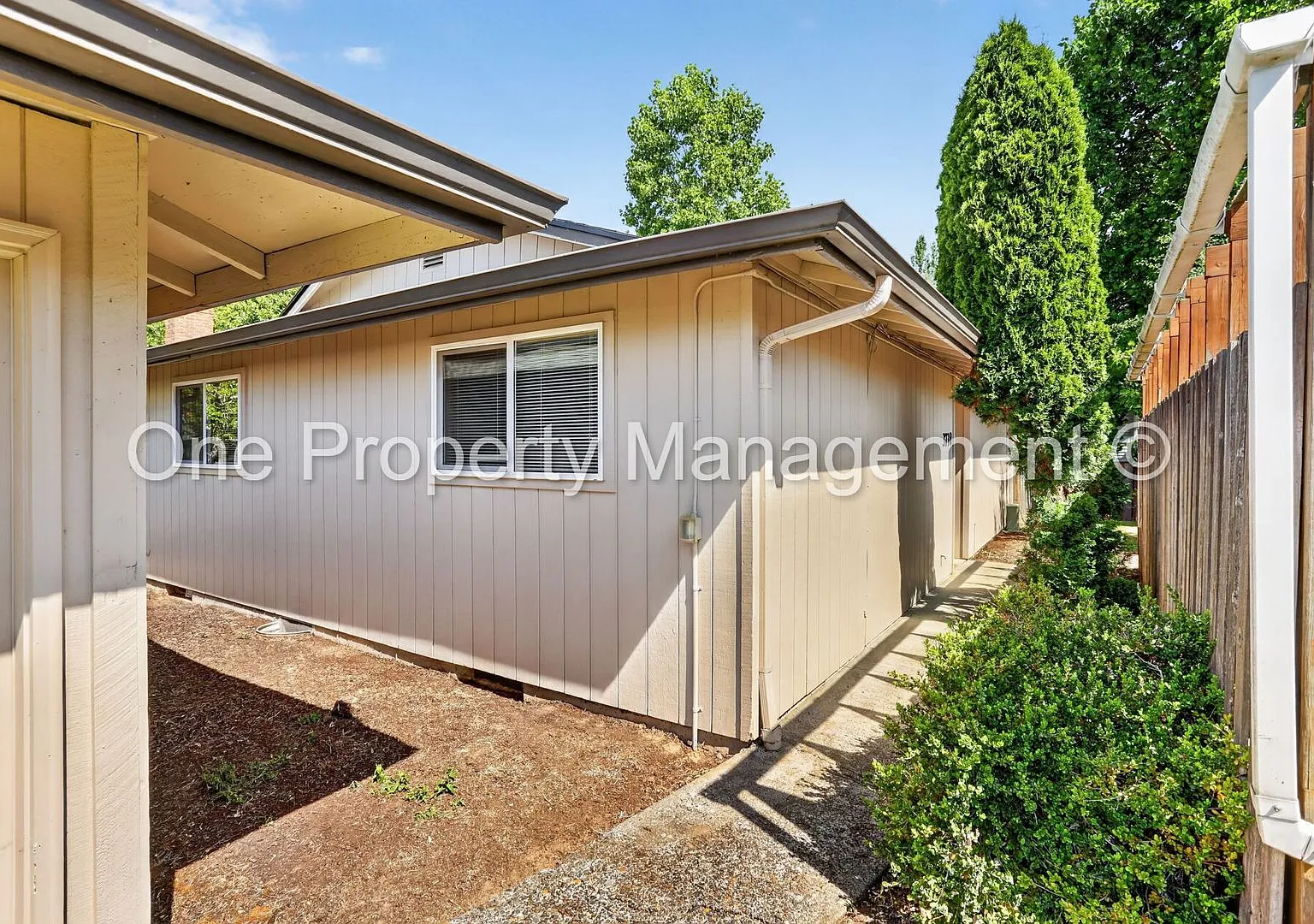 Well Maintained 55+ Condo with Fenced Yard — Photo 3