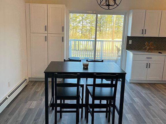 3rd image of 129 Peters Ln