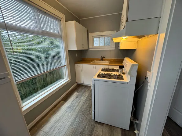 1110 Naval Units, 1110 Naval Ave APT E, Bremerton, WA 98312