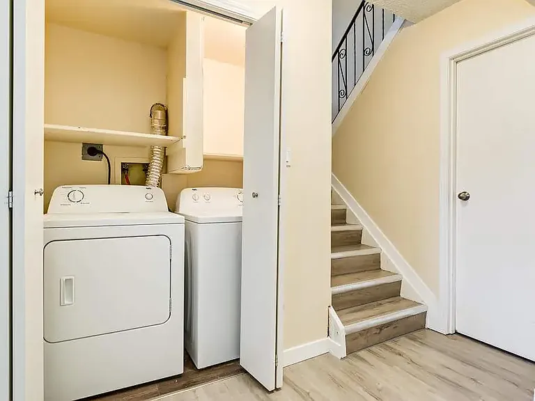 3813 53a St #3815B — Photo 3