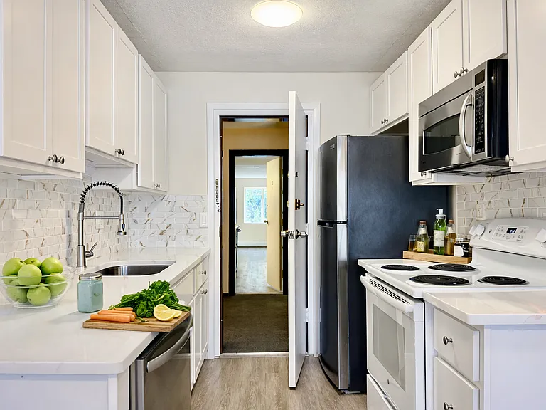 21 Greenwood St #10 — Photo 3