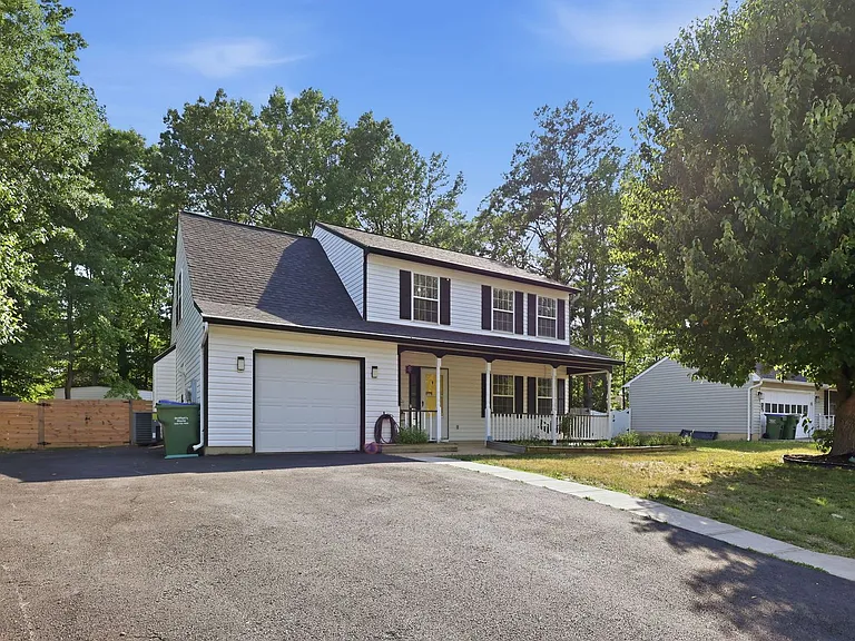 10106 S Fulton Dr — Photo 2