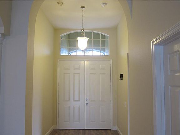 2nd image of 295 Londonderry Dr