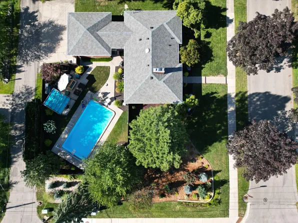 9 Parkview Dr NE, Grand Rapids, MI 49503
