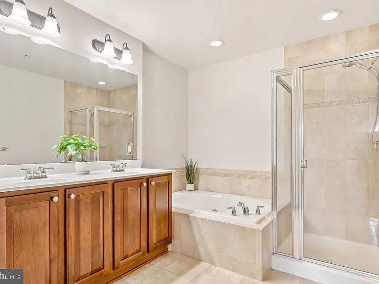 300 Dixon St #308 — Photo 17