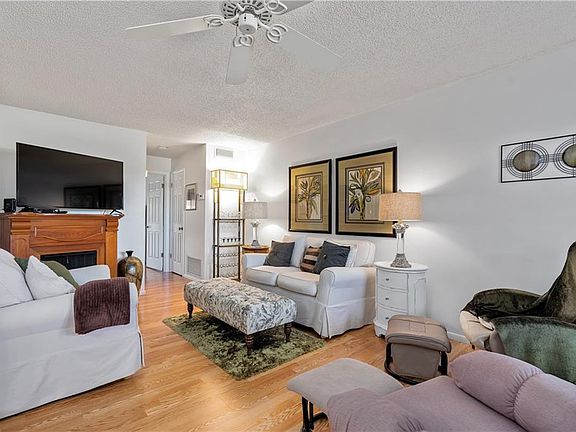 5th image of 73 Royal Oak Ct