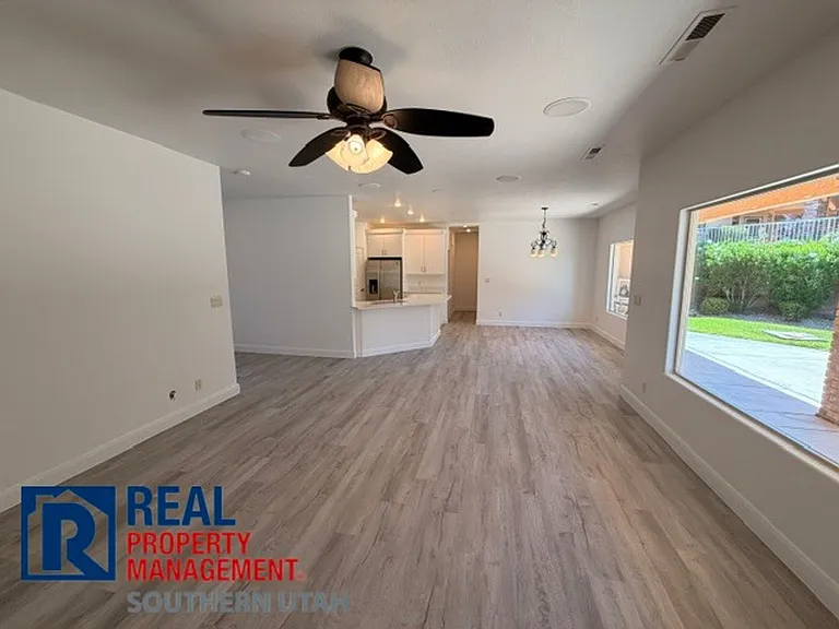 685 W Windsor Dr — Photo 6