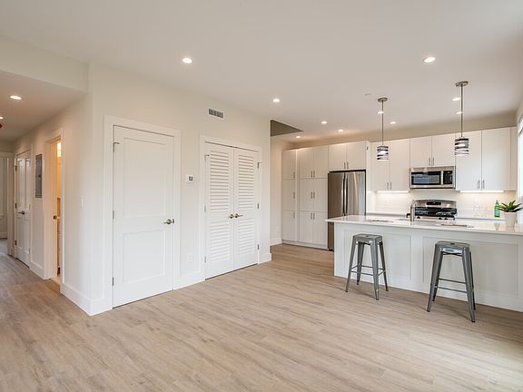 Kitchen/open floor plan