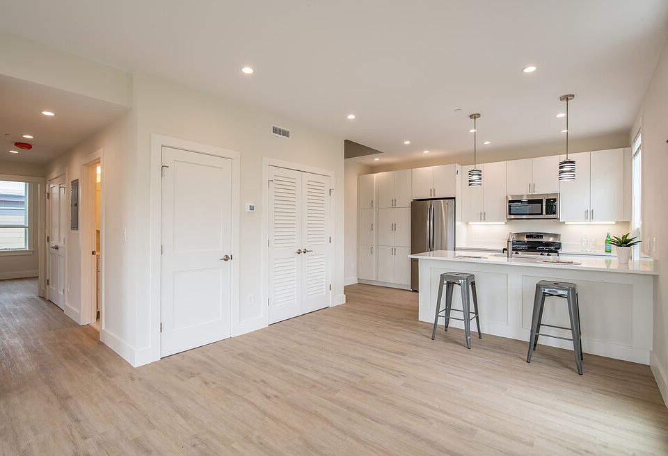 Kitchen/open floor plan