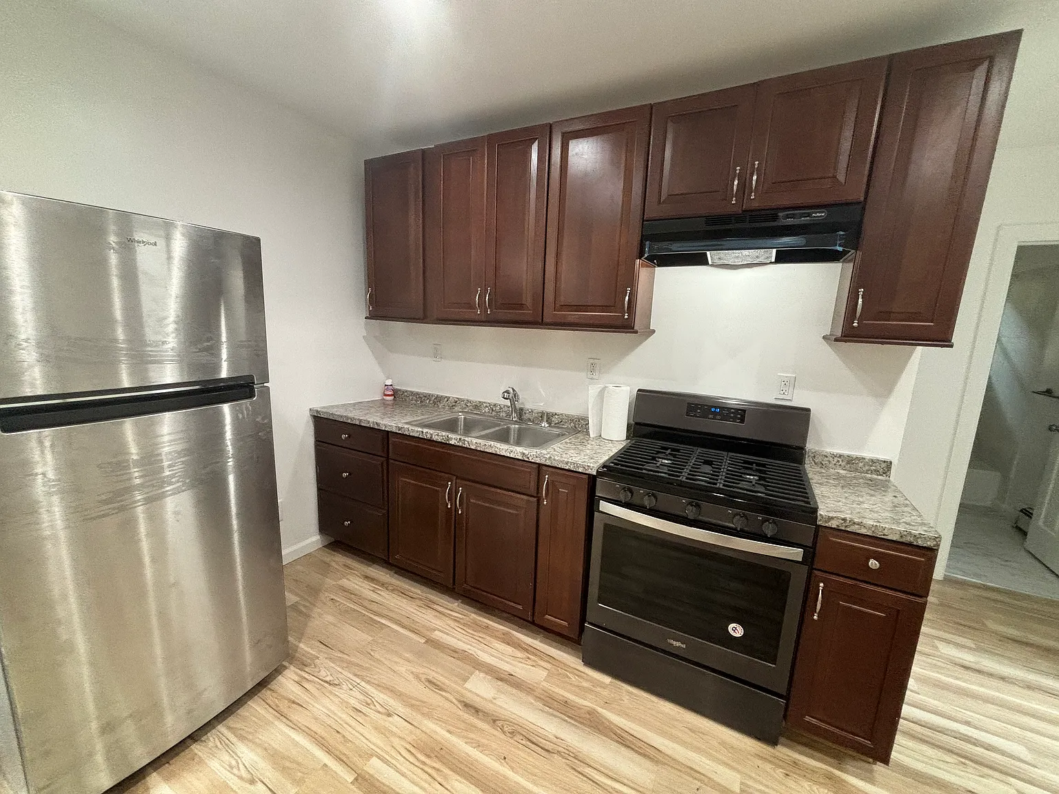 2 bed, 800 sqft, $2,000 — Photo 4