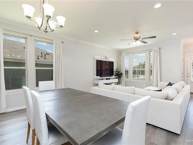 2108 N Sonador Dr — Photo 5