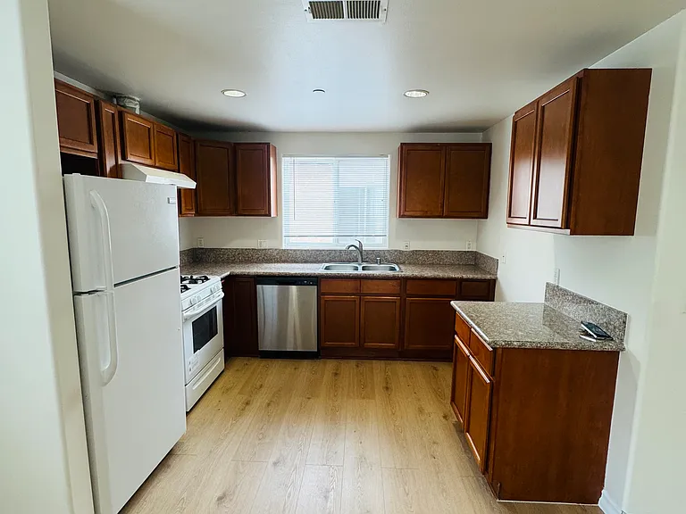 7327 Milwood Ave #103 — Photo 8