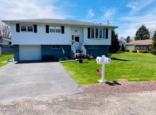 20 Charter Dr, Mountain Top, PA 18707