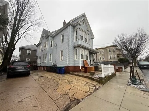 98 Summer St #2, Somerville, MA 02143