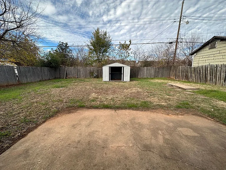 621 Lotus Ave — Photo 33