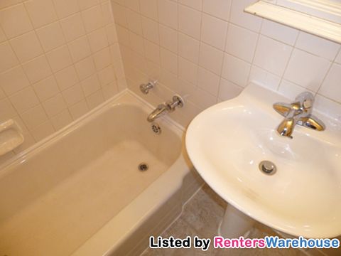 5th image of 4006 Dupont Ave N Unit 2