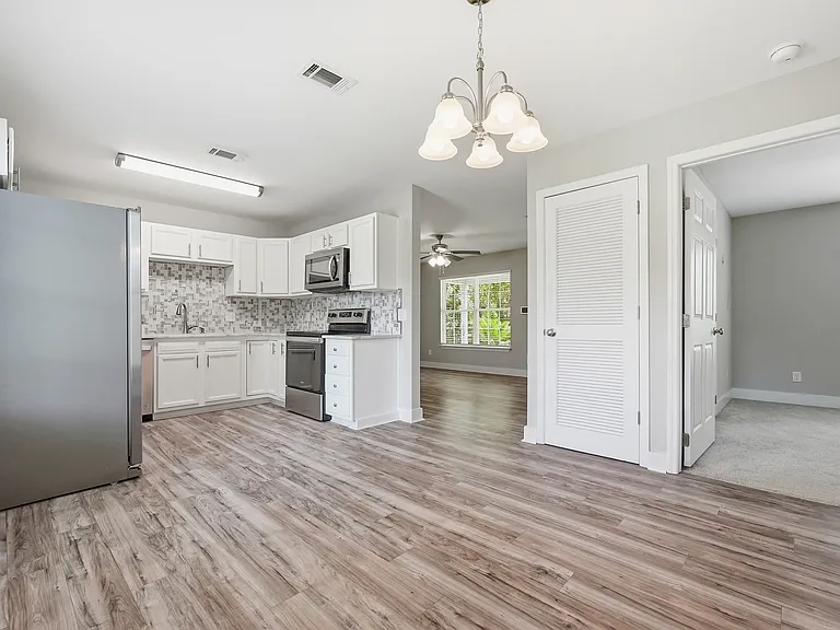 254 E Iris Ln — Photo 11