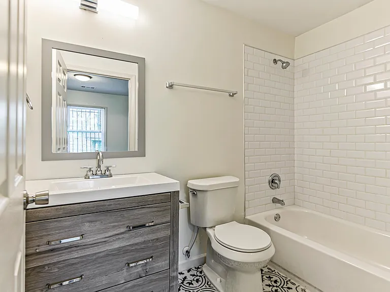 937 Lawton St SW — Photo 22
