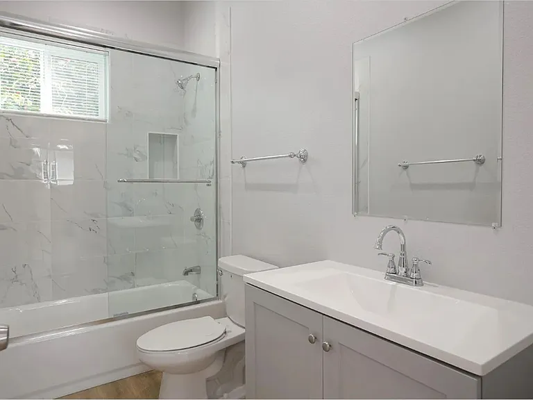 369 N Waverly St — Photo 9