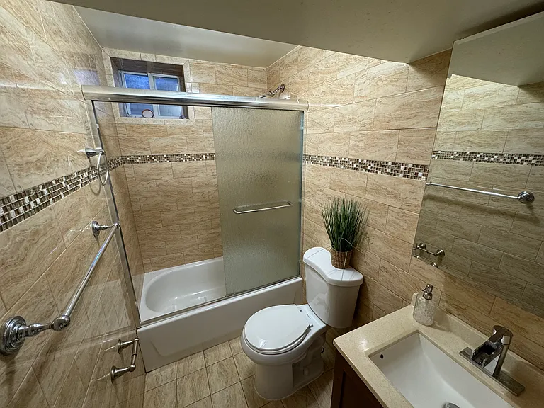 1188 Fairfax Ave #BASEMENT — Photo 4