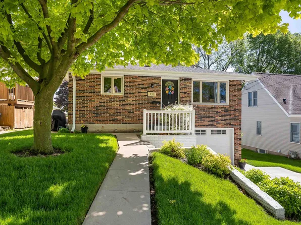 238 Plum St, Dubuque, IA 52003