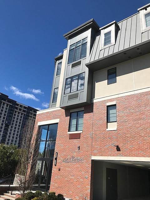 1st image of 461 Palisades Blvd #201