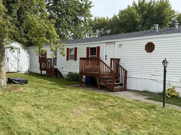 105 Wealthy Rd, Lowell, IN 46356