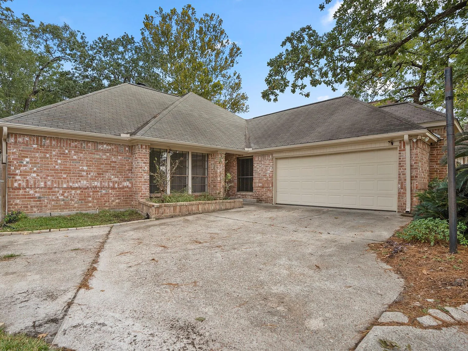 3 bed, 2.0 bath, 2015 sqft, $2,000 — Photo 2