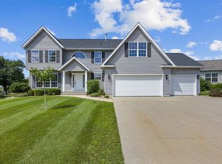 7603 Hampshire Dr NE, Cedar Rapids, IA 52402