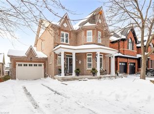 7076 Gillespie Ln, Mississauga, ON L5W 1E8