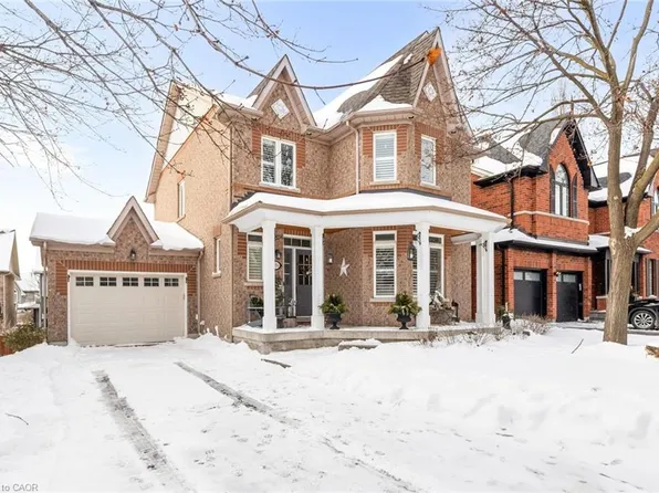 7076 Gillespie Ln, Mississauga, ON L5W 1E8