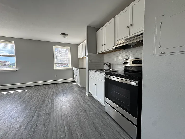 30 Gillette St #F5 — Photo 5