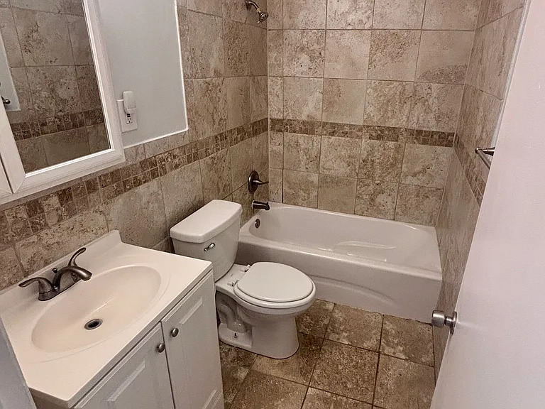 1106 Lindridge Dr NE — Photo 5