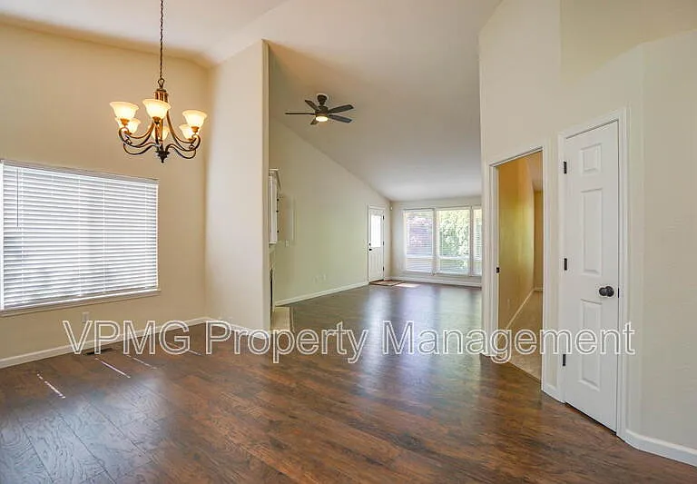 2115 NW 143rd Cir — Photo 11