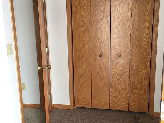 Garage/ house entry
Closet 