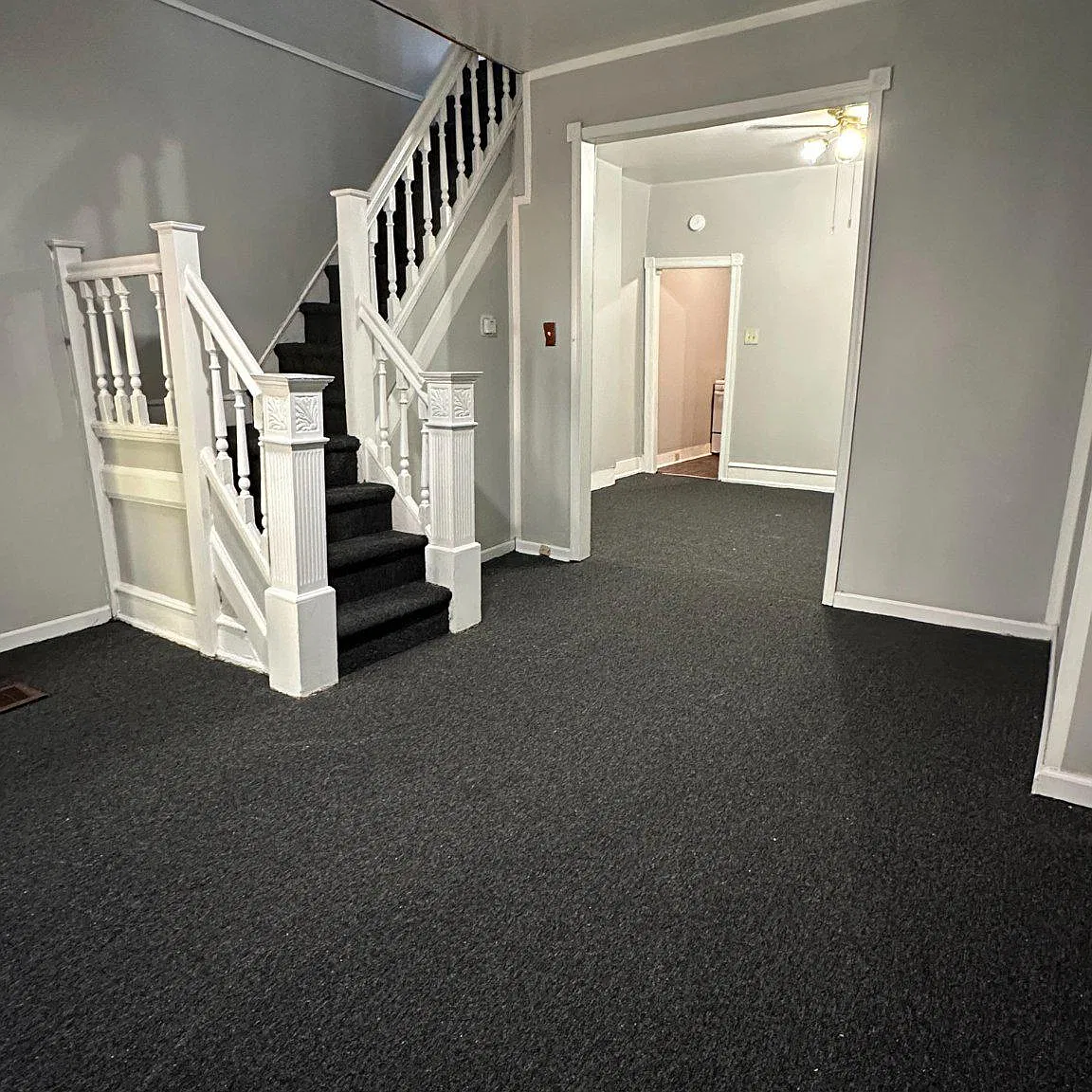 3 bed, 1.0 bath, 1036 sqft, $1,300 — Photo 2
