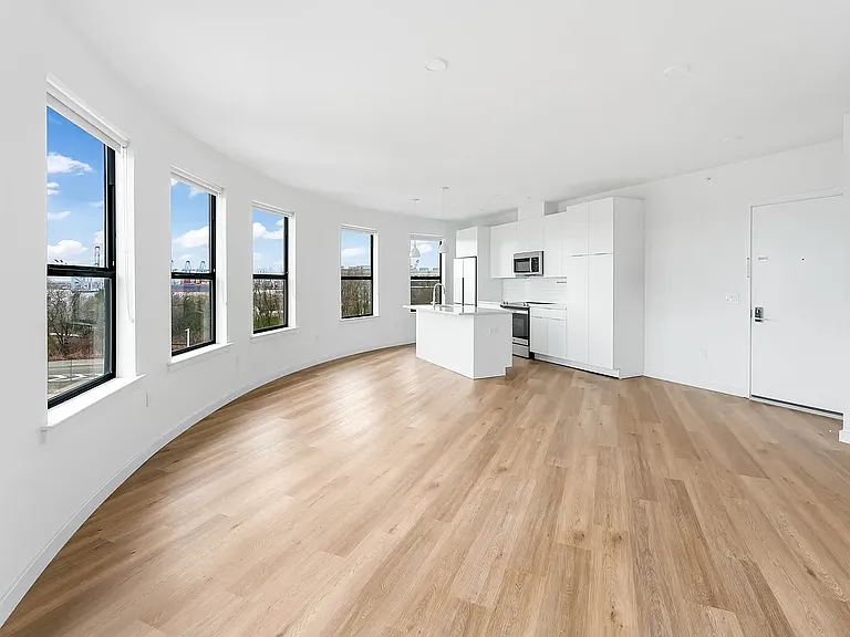 165 W 7th St #213 — Photo 38