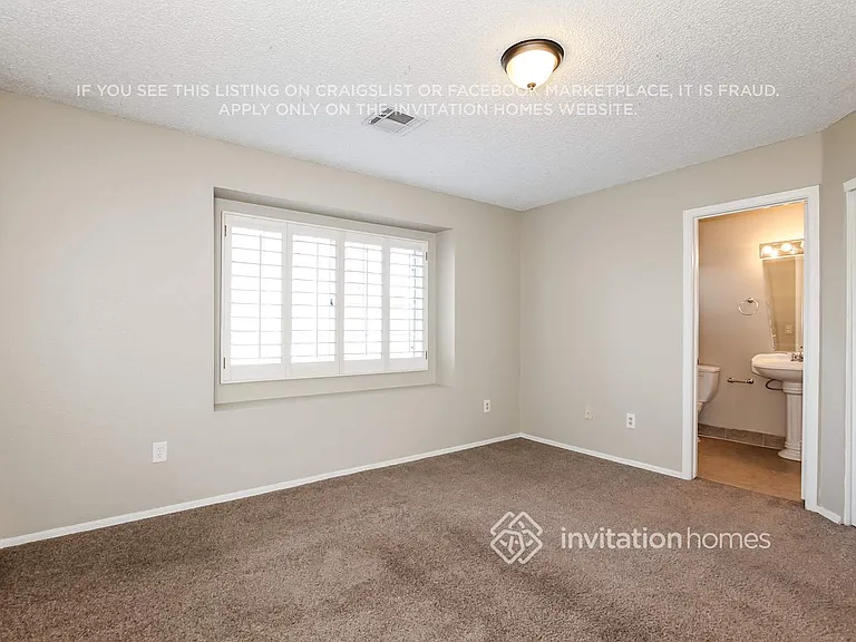 429 W Renee Dr — Photo 3