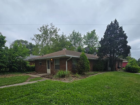 2nd image of 3472 N Dearborn St
