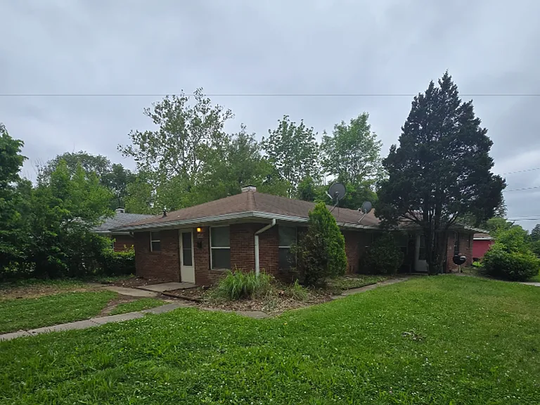 3472 N Dearborn St — Photo 2