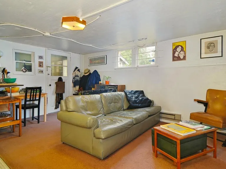 5251 12th Ave NE #E — Photo 1