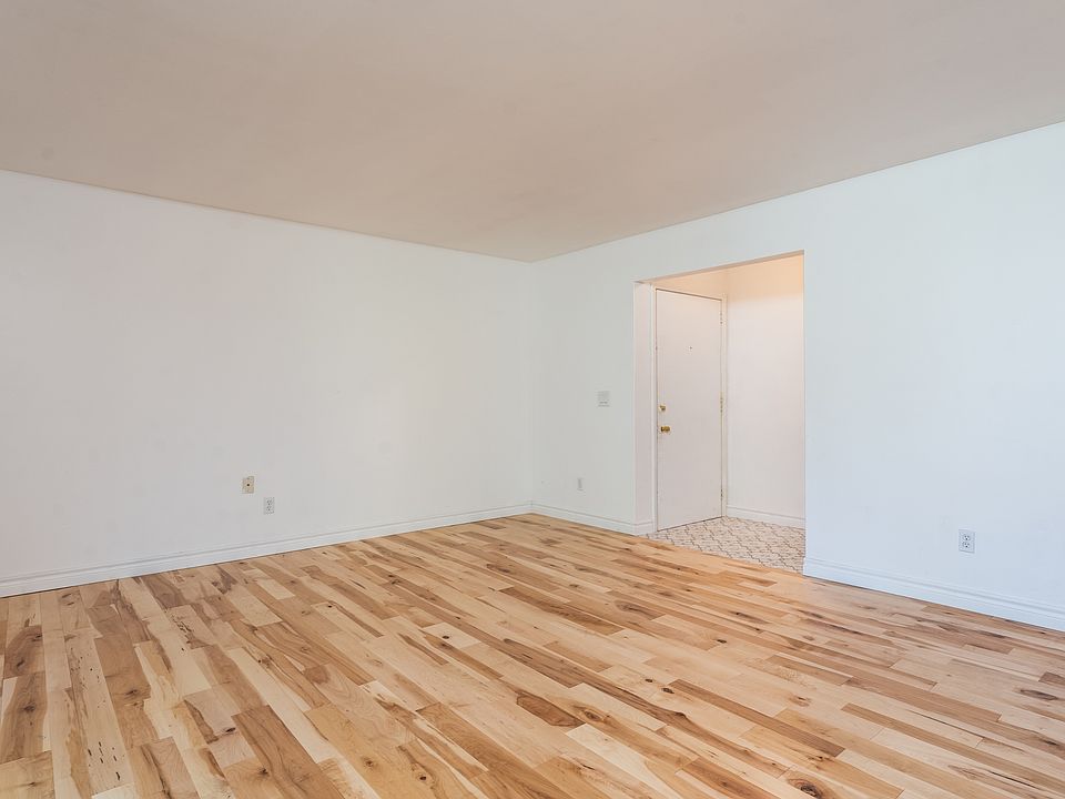 Living Room North Entertainment