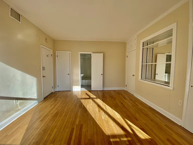 268 College St #2R — Photo 5